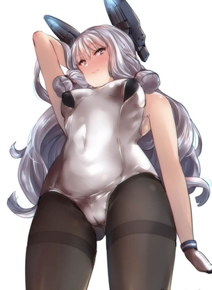 スク水の下にタイツを履いた結果エロ度が爆上がりしちゃった女の子の画像