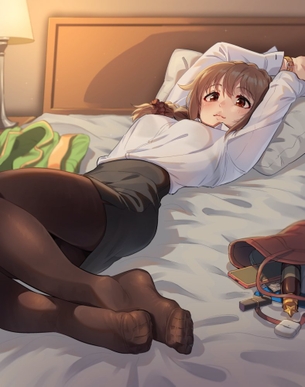 【黒スト】OLさんのタイトスカートから伸びる黒タイツ脚がセクシーな画像