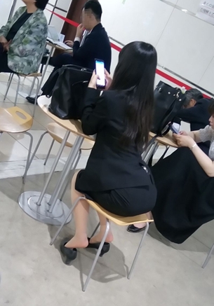 【画像】就活女さん、ケツが生意気すぎて採用?