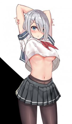 エッチなお腹に釘付けになるムッチリな女の子