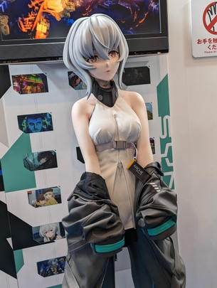 【悲報】新しいロボアニメのヒロインのおっぱいが…
