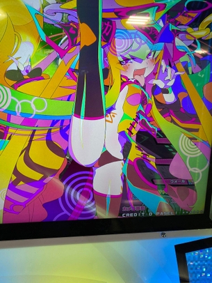 【画像】コナミさん、ゲーセンでビックリするほどエッチなキャラを出してしまう