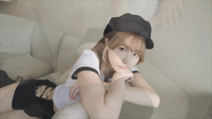 【AV画像GIF】松本いちか ヤリたすぎて男探しをする逆ナン童顔ギャル 21枚