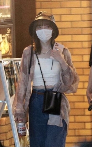 【悲報】鬼頭明里さんの私服、布の面積が小さすぎるwwwwww