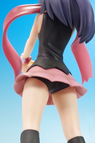 【悲報】ポケモンさん、公式でヒロインのパンツの色を確定させてしまう