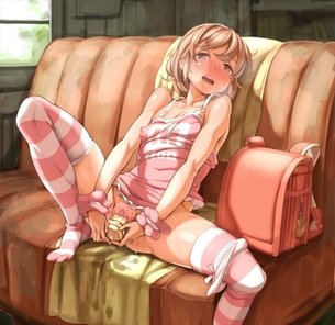いろんな場所でオナニーにふけってる女の子の様子をこっそりのぞいてみちゃおう！