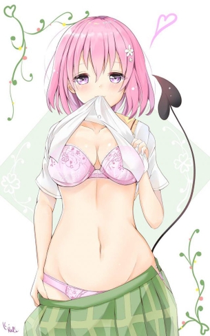 たくし上げの背徳感あふれるエロ画像