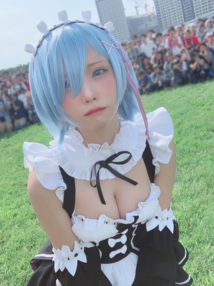 【画像あり】えなこちゃんのコスプレでのおっぱそエチエチ問題wwwwwwwwww