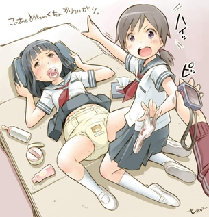 【メルカリで売るの？】オムツ着けて生活してる女子達の二次エロ画像