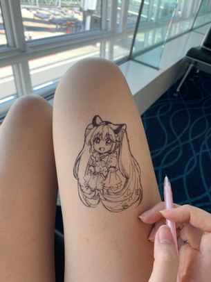 【朗報】女さん、自分の太ももに可愛い絵を描くwwwwww （※画像あり）