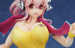 『すーぱーそに子』エロいムチムチおっぱいの躍動感がすごいジョギング姿のエロフィギュア