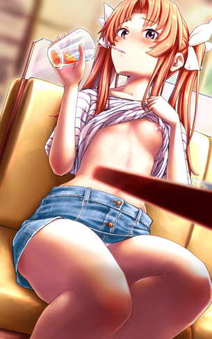 【二次】営業中の店内でこそっとおっぱい出して写真撮っちゃう“おっぱいチャレンジ”のエロ画像