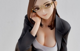 『みるタイツ』ユイコ先生のめっちゃエロいおっぱいのエロフィギュア！上着脱衣バージョンも