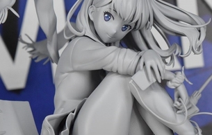 『SSSS.GRIDMAN』宝多六花のエロい太もものエロフィギュアの原型でパンツが見える角度