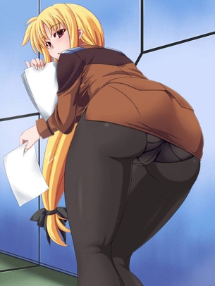 【二次】スパッツや短パンから下着のラインが透けちゃってるパンティラインのエロ画像