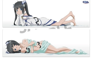 アニメ『ダンまち』ヘスティアがエロい全裸姿でシーツだけの添い寝姿のエロい抱きまくら！